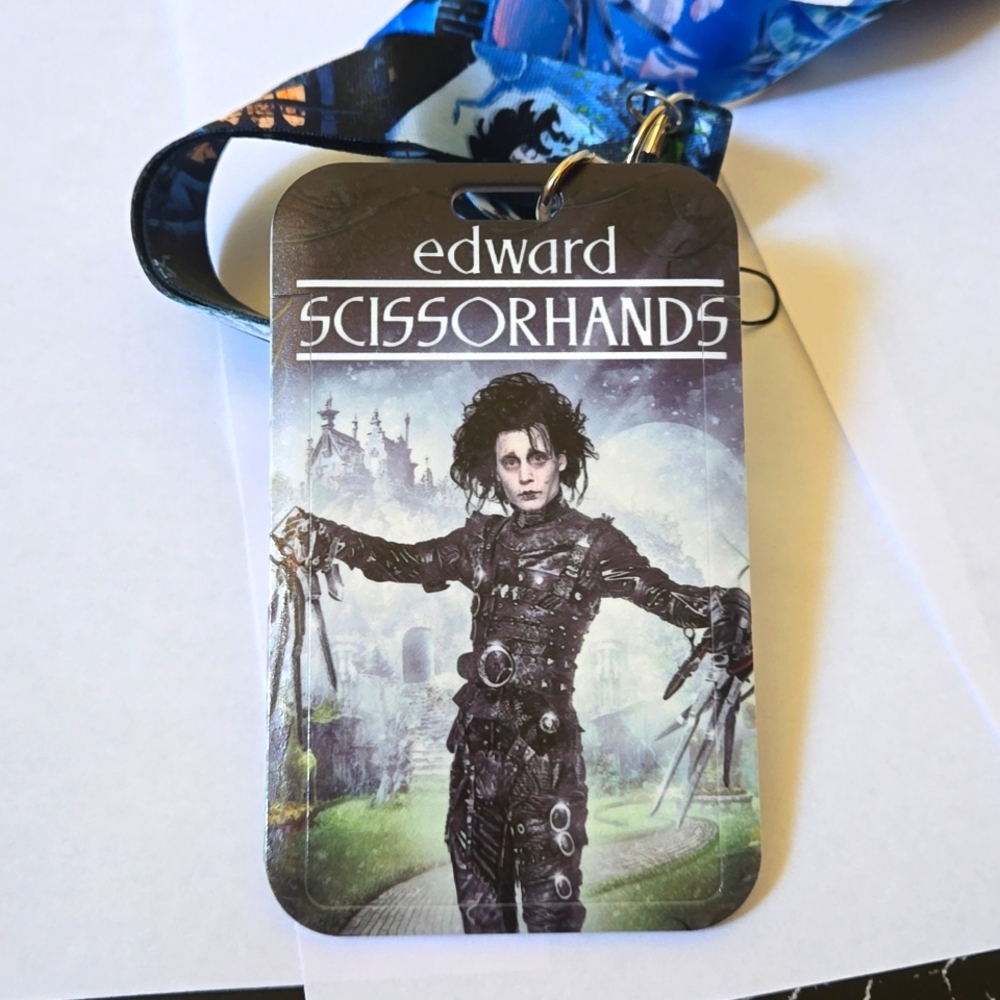 🍒🍒 Edward Scissorhands Holder with Lanyard